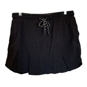 Woven Trek black skort size medium women's